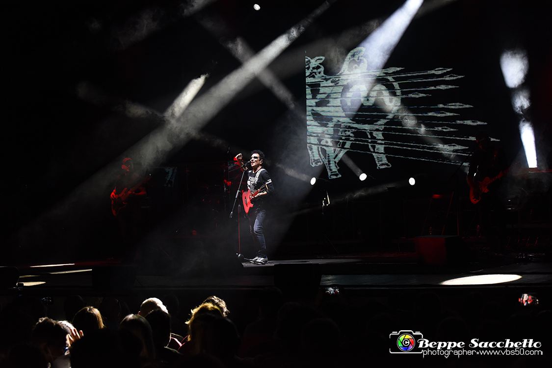 VBS_4045 - Concerto Edoardo Bennato - Peter Pan Rock 'n' Roll Tour.jpg